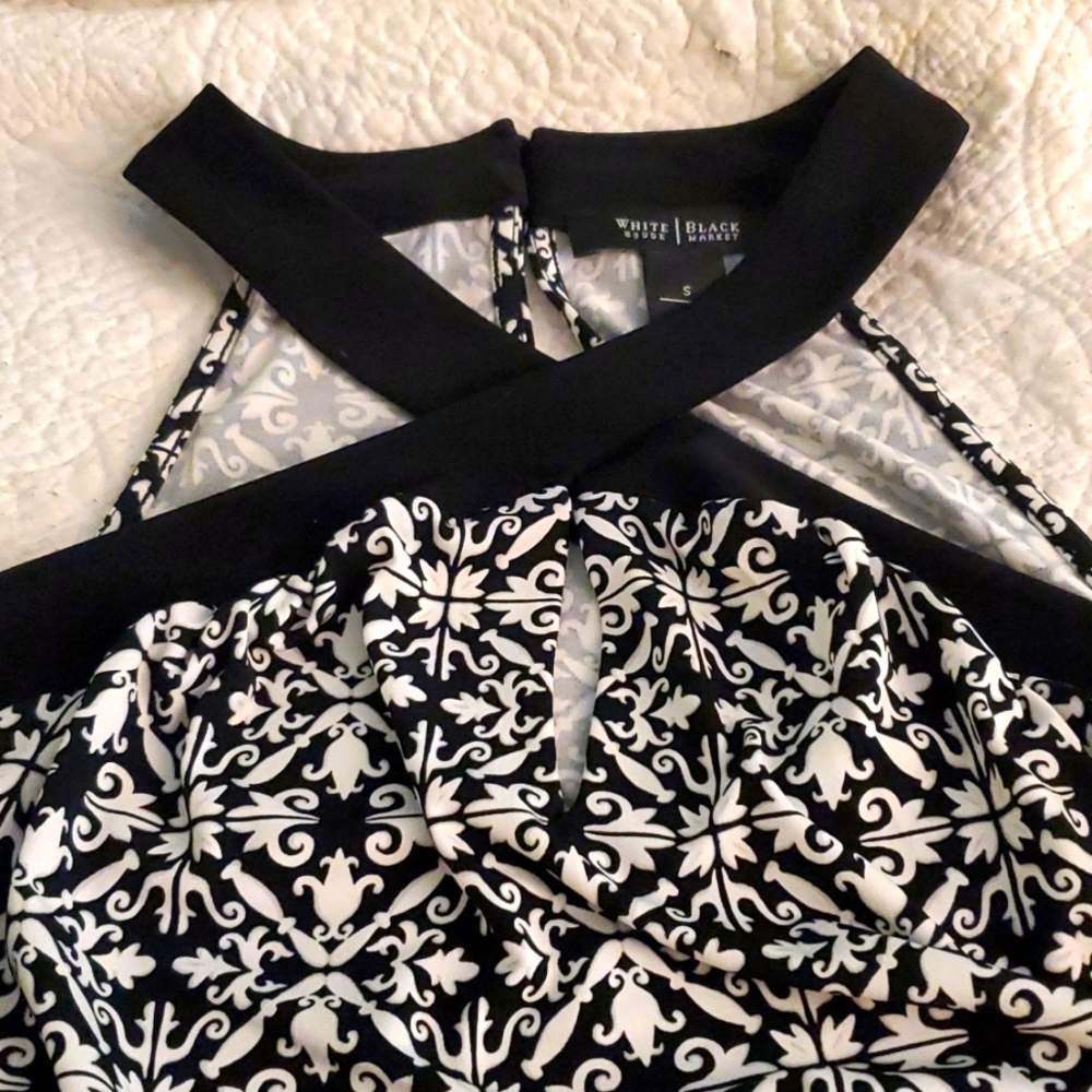 WHBM Criss cross keyhole sleeveless blouse